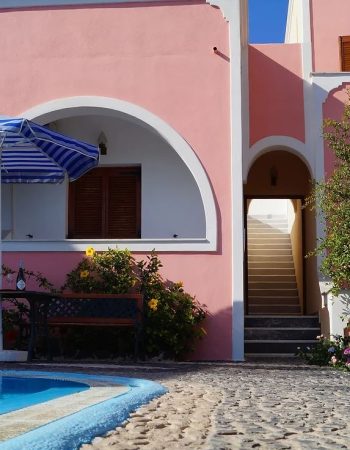 Villa Georgia in Perissa Santorini